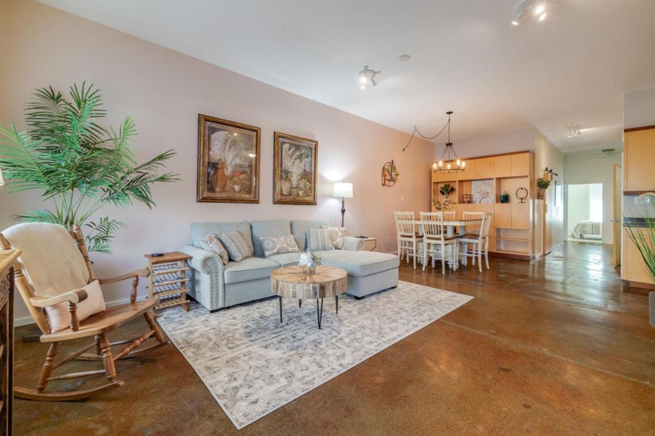 Southern Charmer-historic District Downtown-front Porch-walk Score 90!!-private Parking-1 Minute To Forsyth Park Casa de Férias *