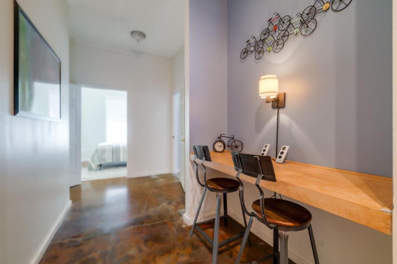 Casa de Férias Southern Charmer-historic District Downtown-front Porch-walk Score 90!!-private Parking-1 Minute To Forsyth Park Savannah