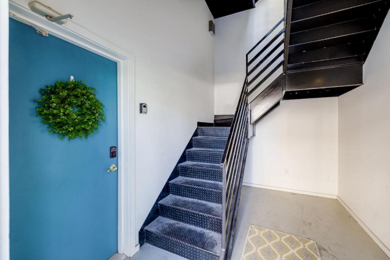 Casa de Férias Southern Charmer-historic District Downtown-front Porch-walk Score 90!!-private Parking-1 Minute To Forsyth Park Savannah