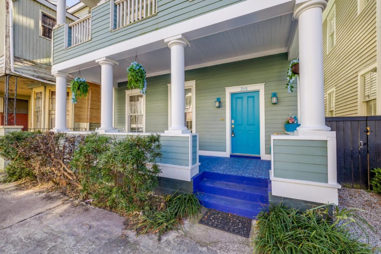 Southern Charmer-historic District Downtown-front Porch-walk Score 90!!-private Parking-1 Minute To Forsyth Park Casa de Férias *