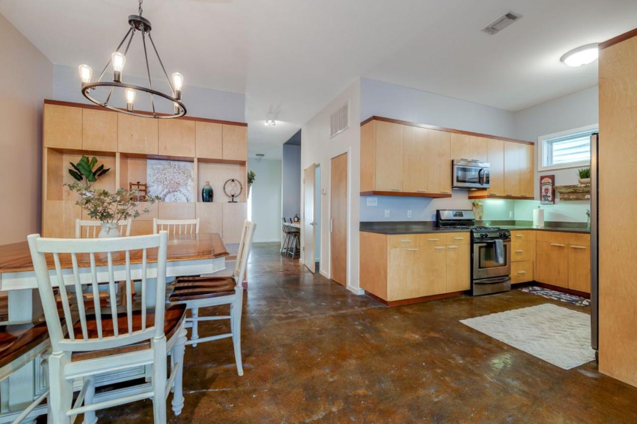 Ferienhaus Southern Charmer-historic District Downtown-front Porch-walk Score 90!!-private Parking-1 Minute To Forsyth Park *