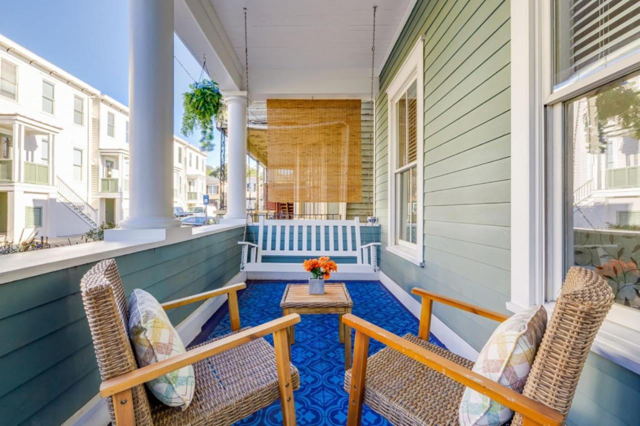 Ferienhaus Southern Charmer-historic District Downtown-front Porch-walk Score 90!!-private Parking-1 Minute To Forsyth Park *