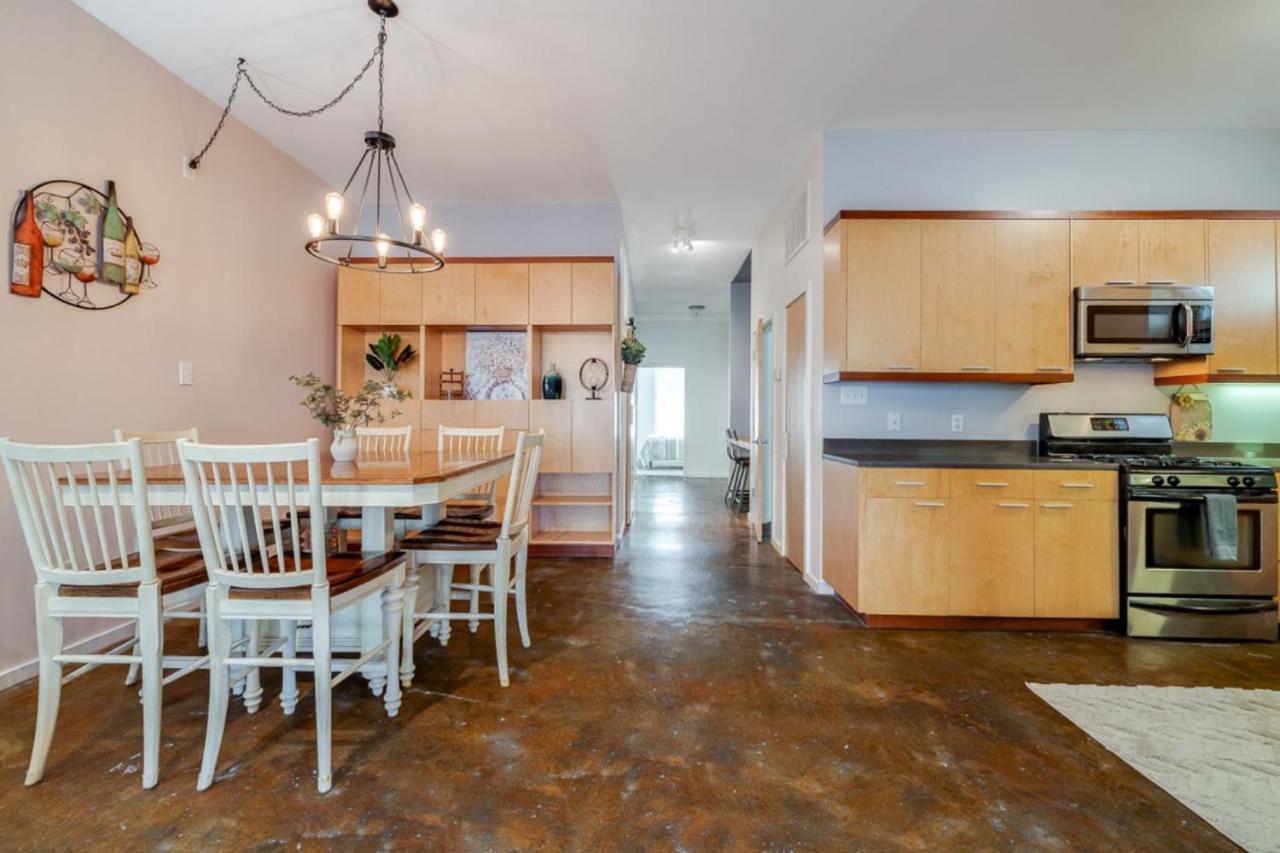 Ferienhaus Southern Charmer-historic District Downtown-front Porch-walk Score 90!!-private Parking-1 Minute To Forsyth Park *