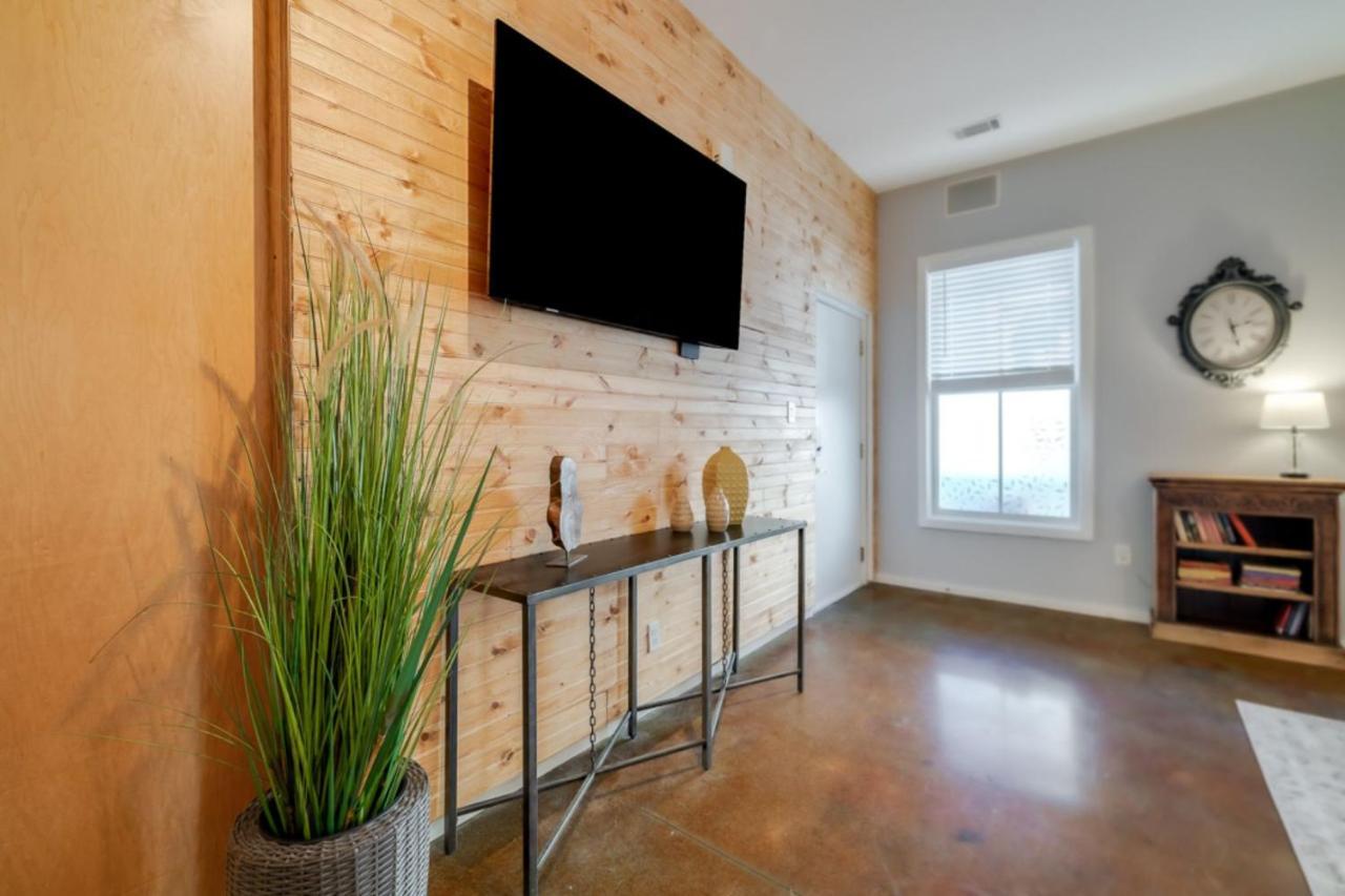 Southern Charmer-historic District Downtown-front Porch-walk Score 90!!-private Parking-1 Minute To Forsyth Park Ferienhaus *
