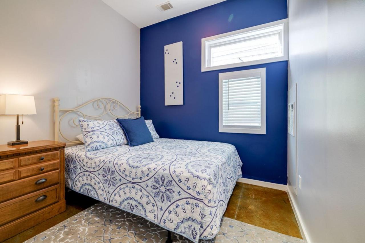 Southern Charmer-historic District Downtown-front Porch-walk Score 90!!-private Parking-1 Minute To Forsyth Park Ferienhaus *